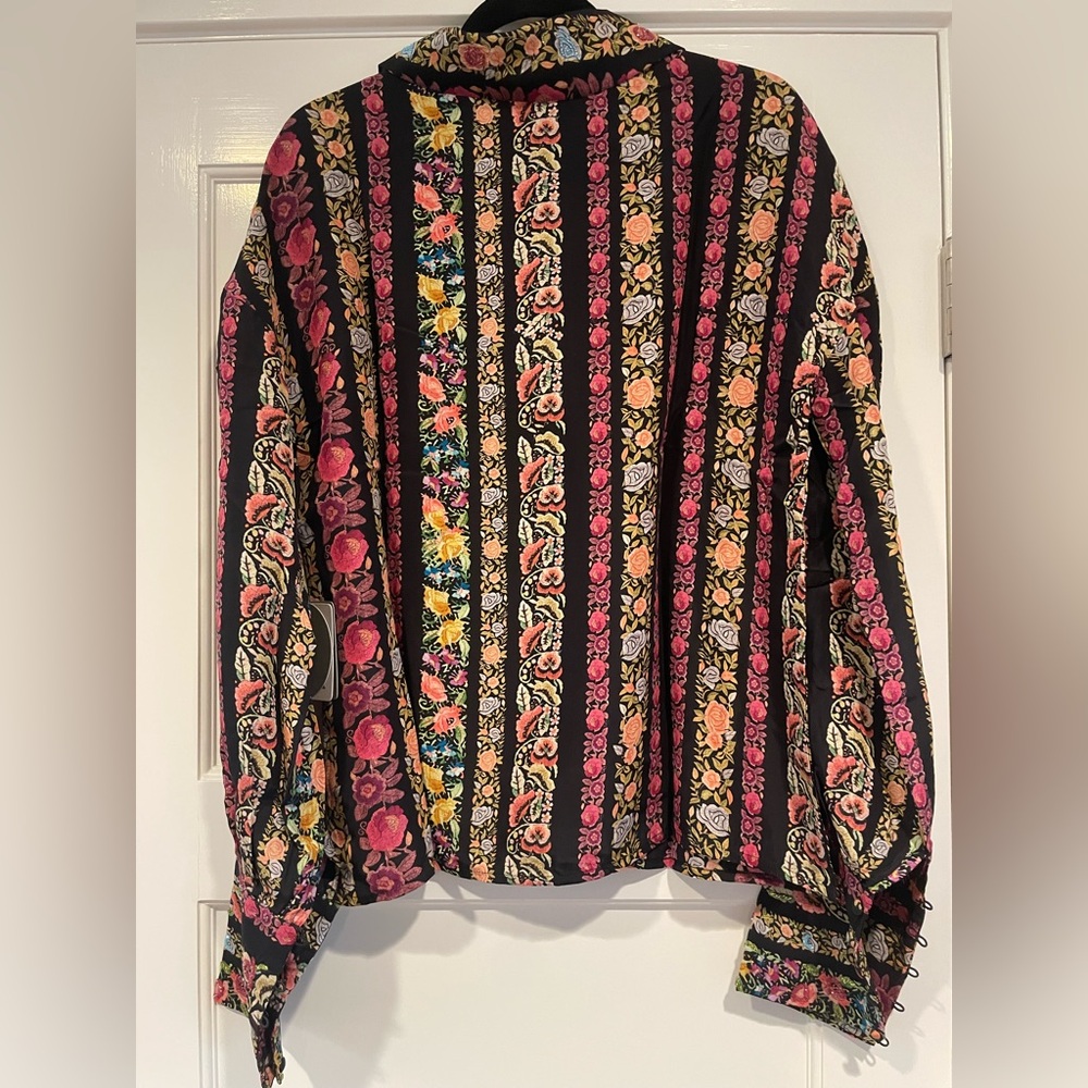 La Fuori Kesa Printed Top with Beading NWT size M - Picture 4 of 5